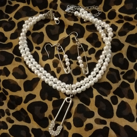 Dolls Kill Jewelry - Pearl safety pin choker earring set